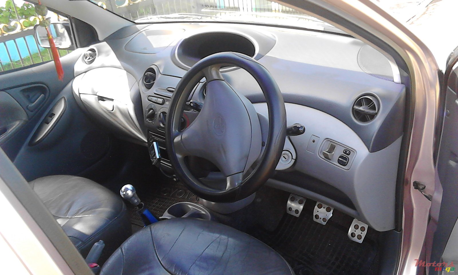 1999' Toyota Vitz photo #6