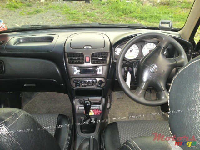 2005' Nissan photo #3