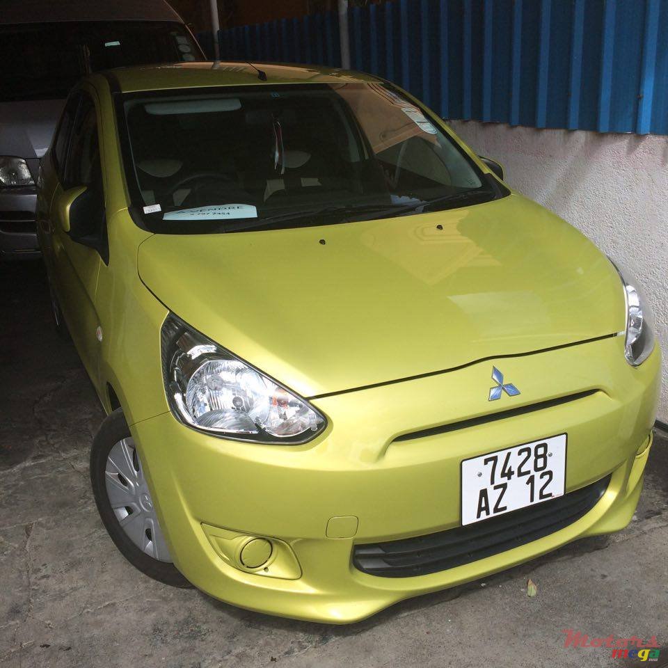 2012' Mitsubishi Mirage photo #1