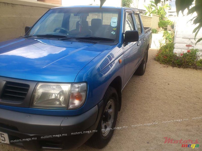 2005' Nissan Hardbody photo #4