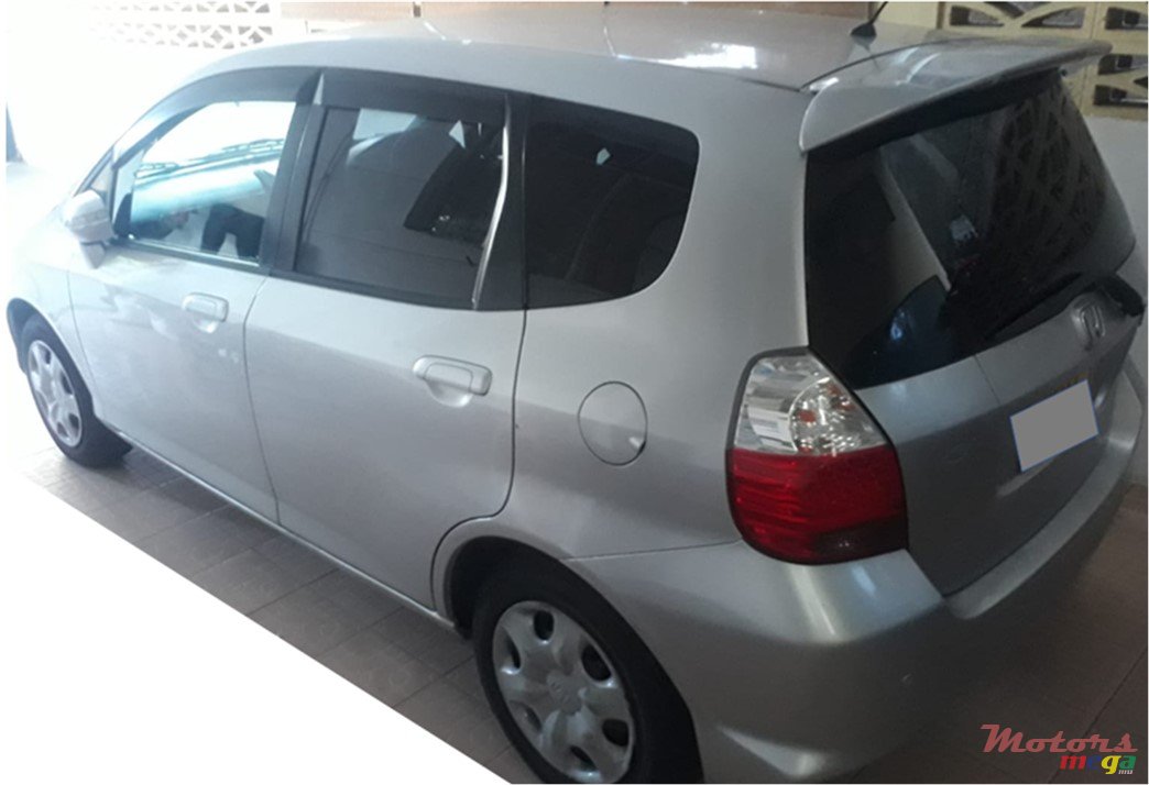 2007' Honda Fit photo #1