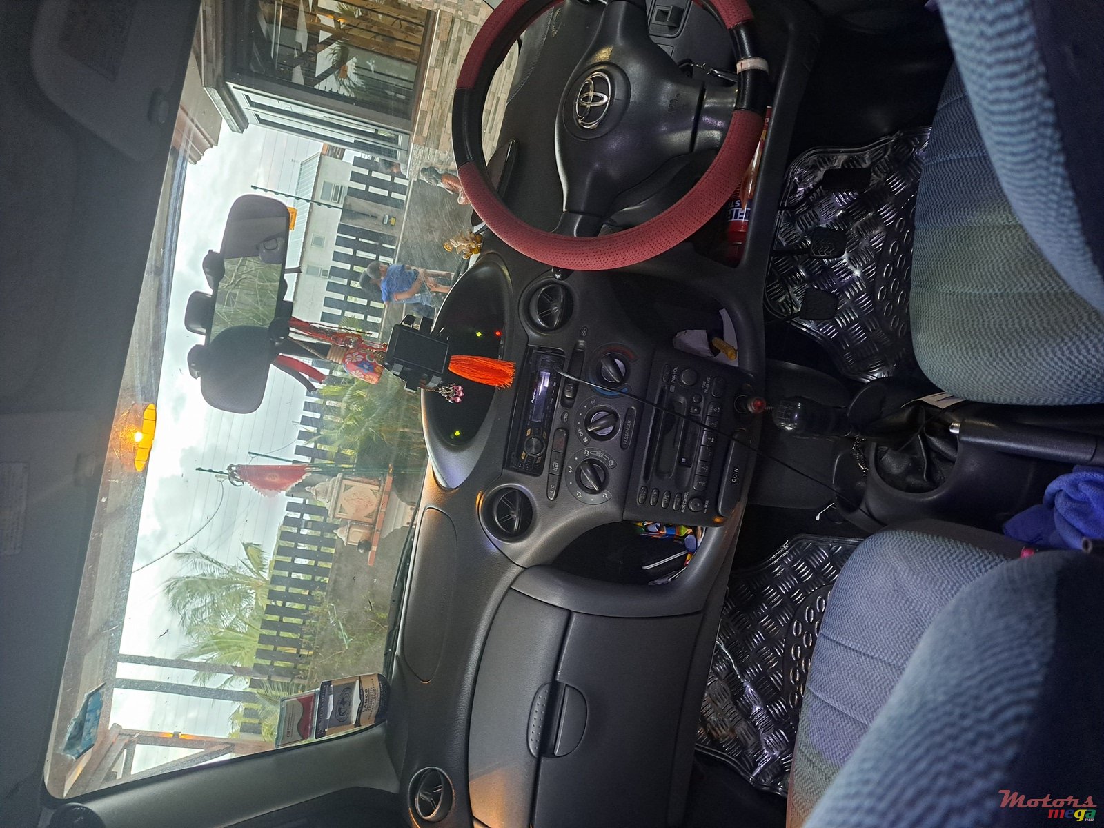 2002' Toyota Vitz photo #6