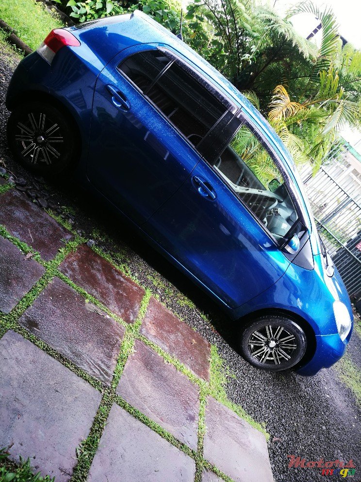 2008' Toyota Vitz photo #5