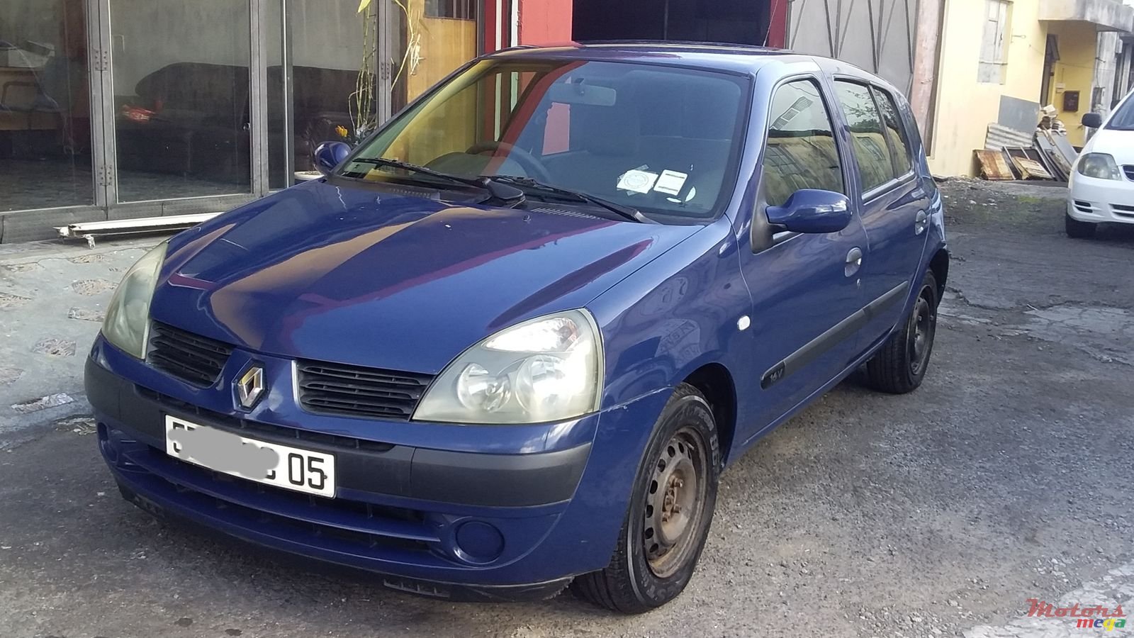 2005' Renault Clio photo #1