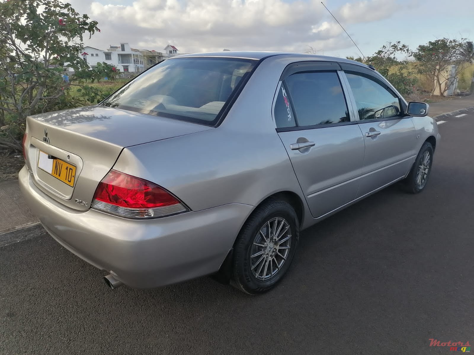 2010' Mitsubishi Lancer photo #4