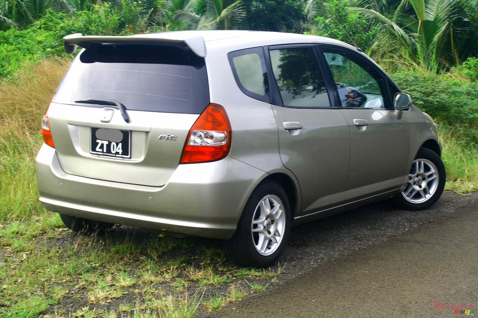 2004' Honda Fit photo #1