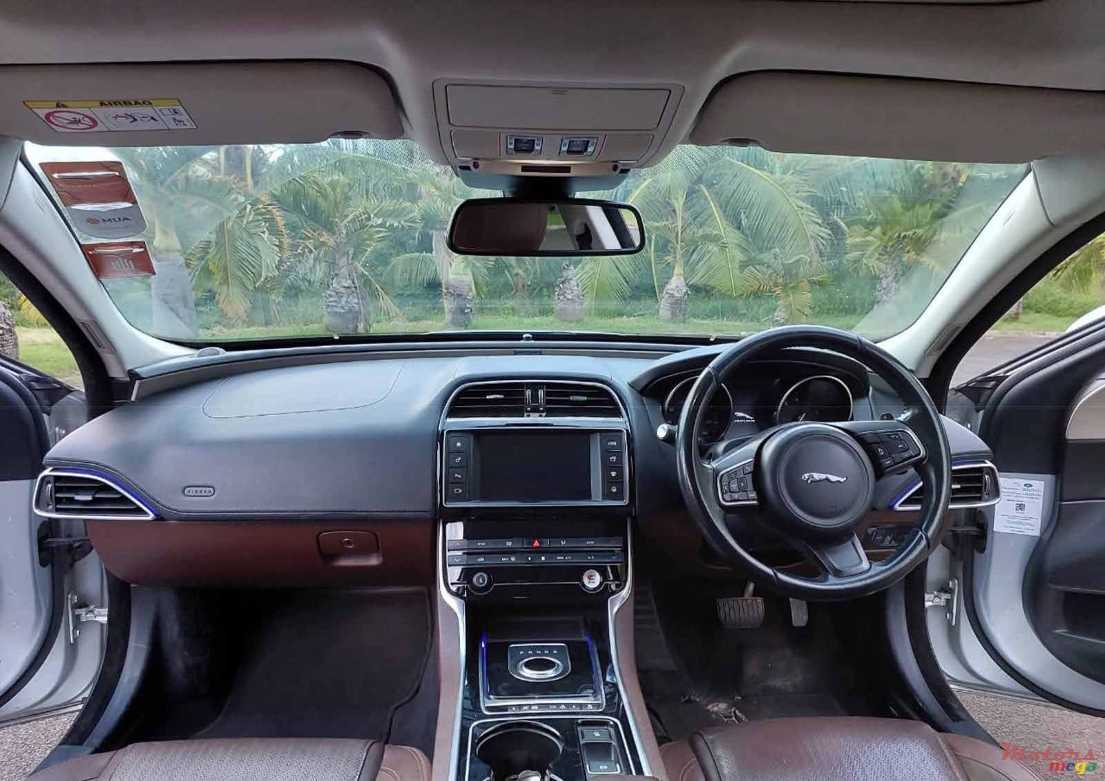 2017' Jaguar XE photo #4