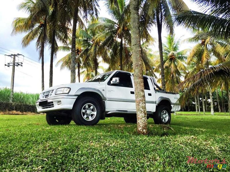 2002' Isuzu KB Series 4x4 photo #1