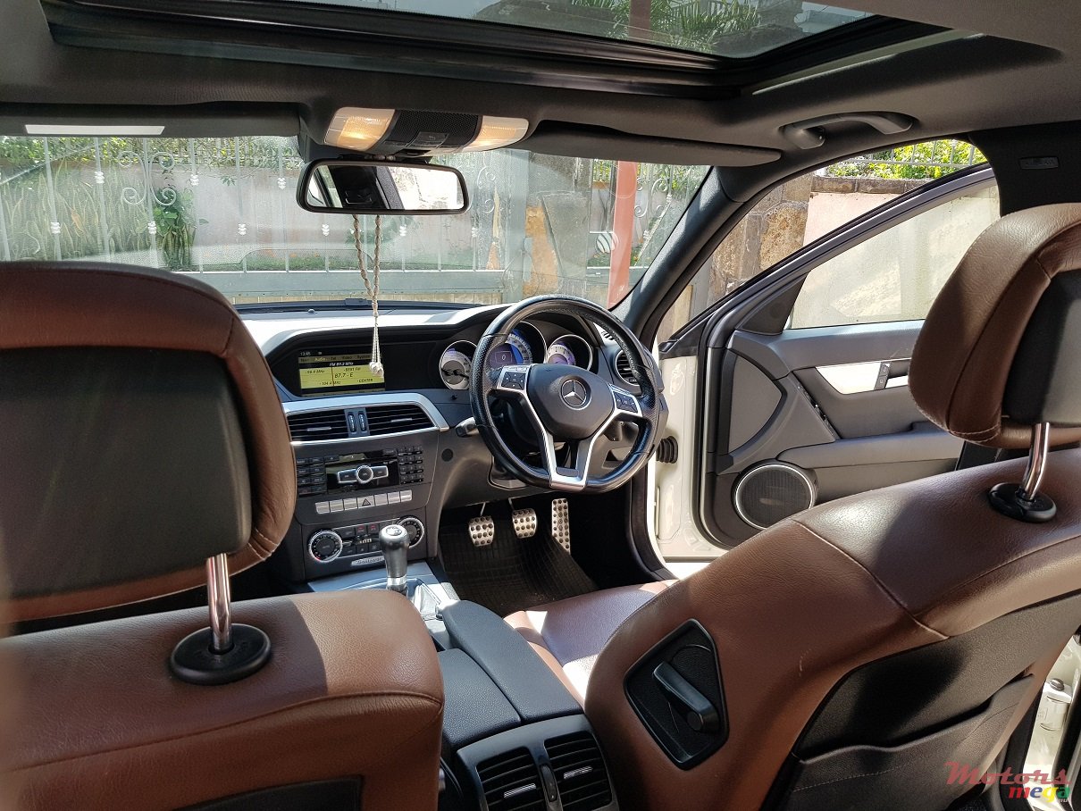 2011' Mercedes-Benz C-Class photo #5