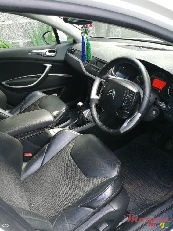 2010' Citroen C5 Exclusive photo #2