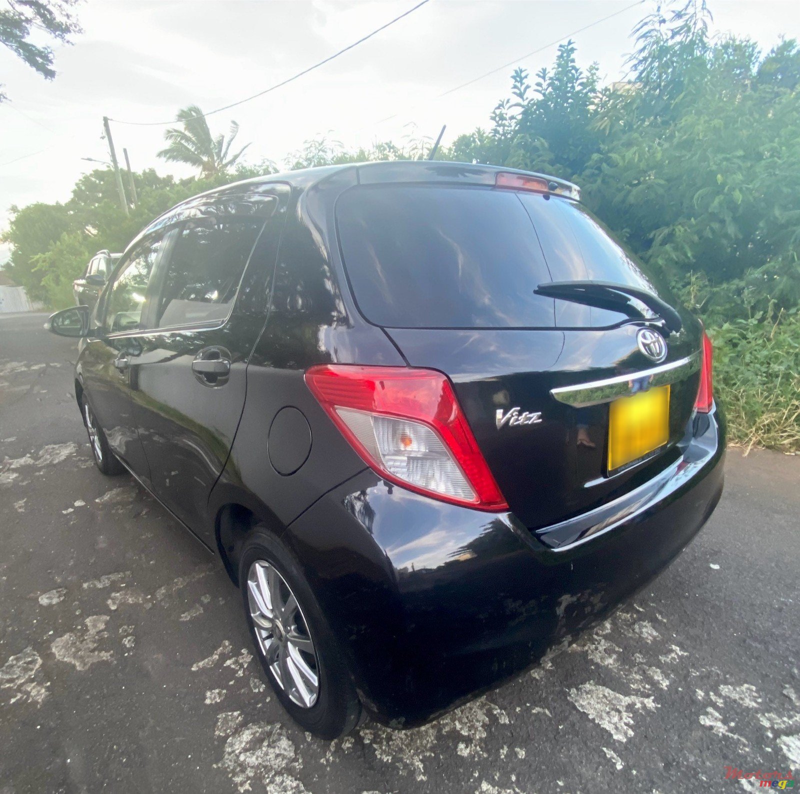 2012' Toyota Vitz photo #3