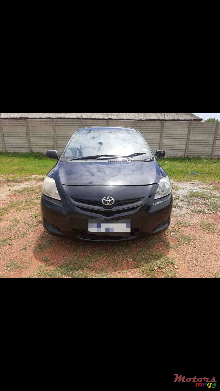 2007' Toyota Yaris photo #2