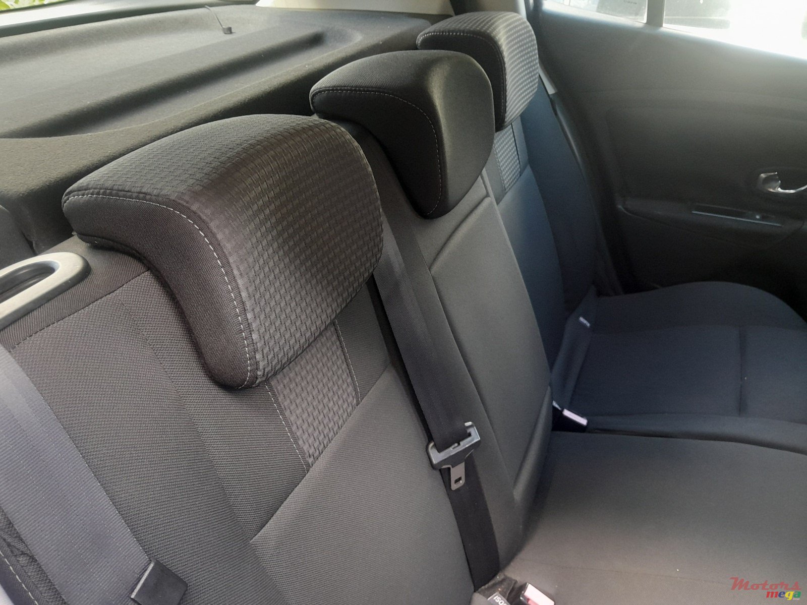 2012' Renault Megane photo #5