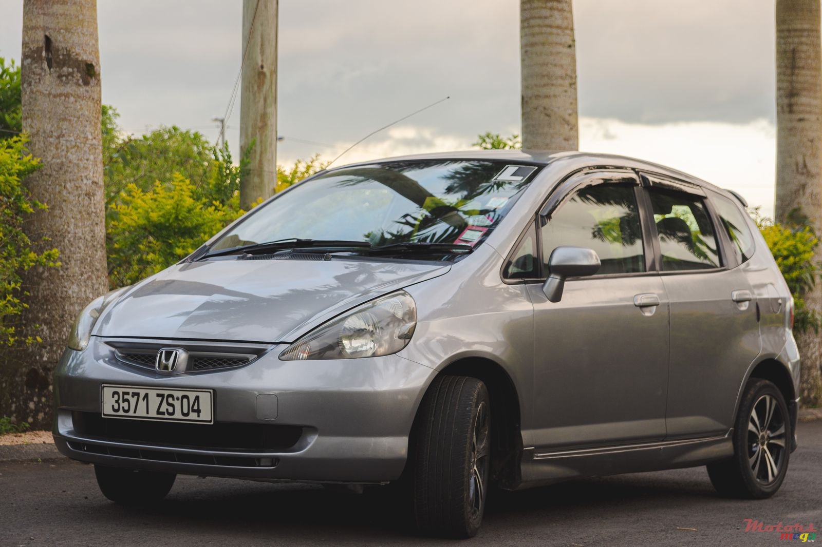 2004' Honda Fit photo #1