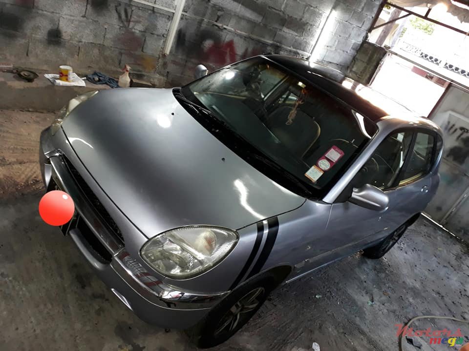 2001' Toyota Duet photo #5