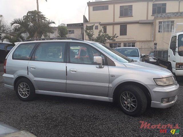 2002' Mitsubishi Chariot Wagon photo #5