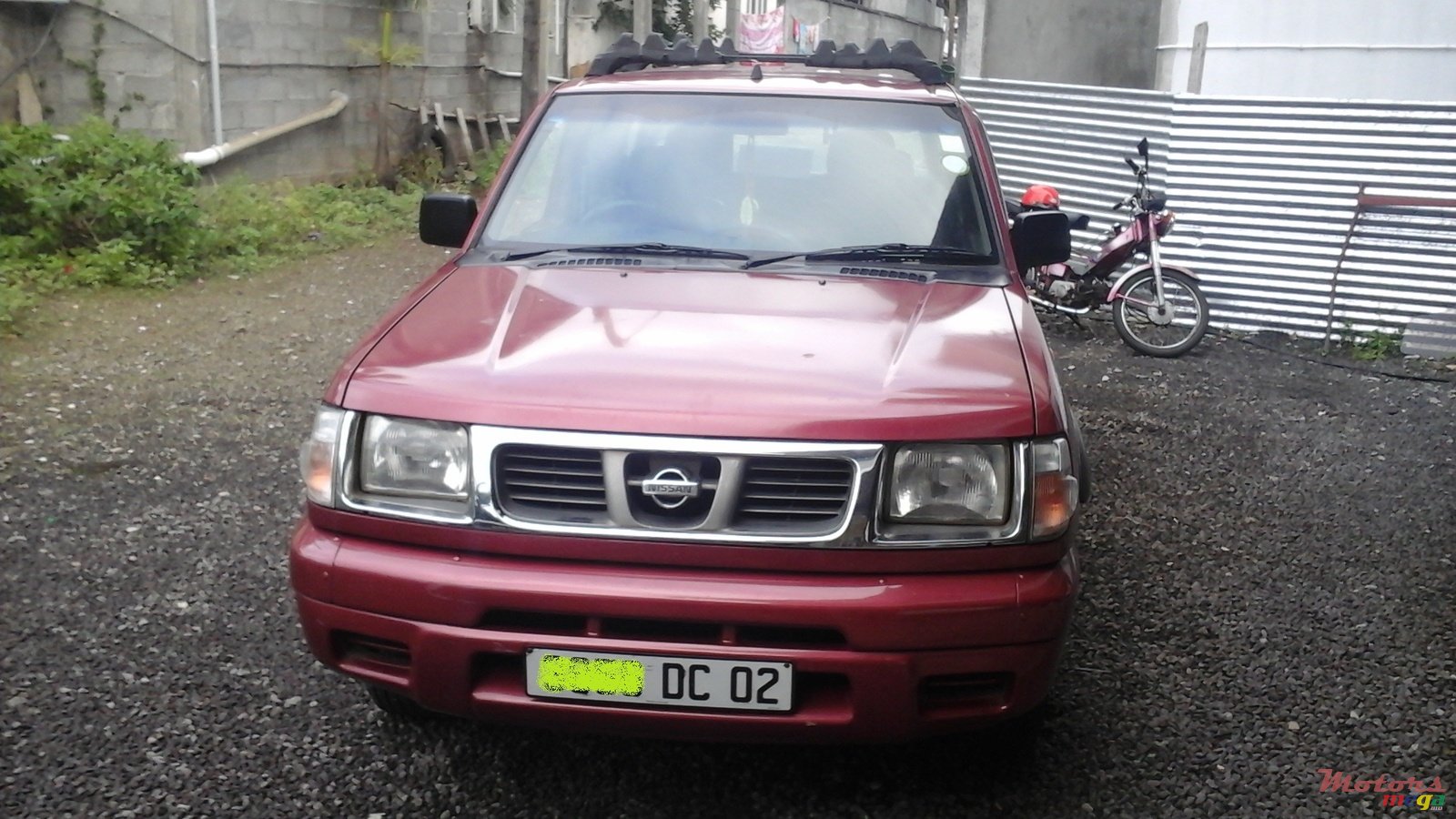 2000' Nissan photo #2