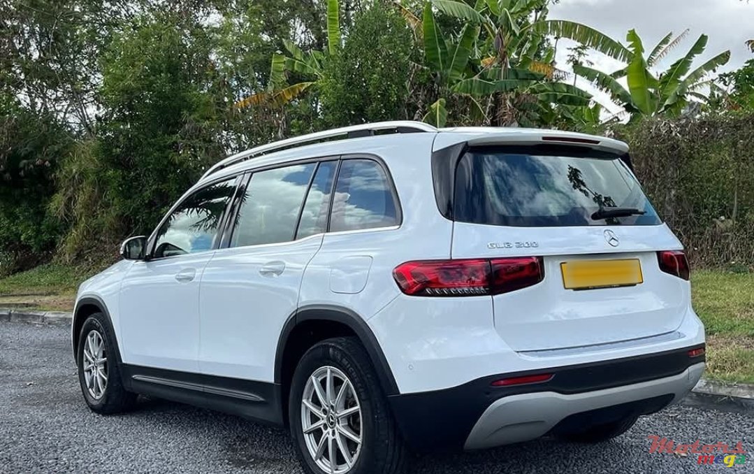 2020' Mercedes-Benz GLB 200 photo #3