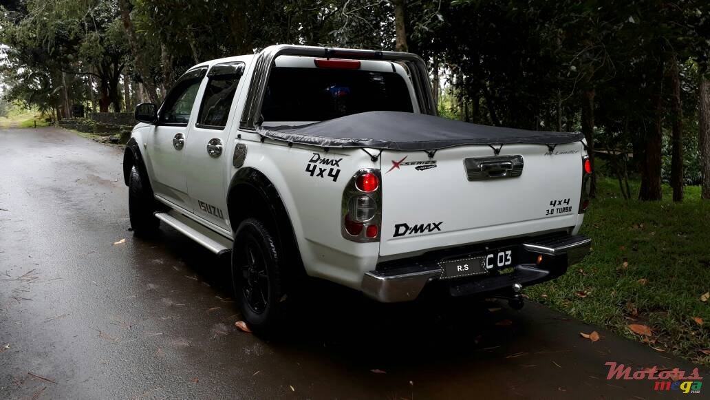 2003' Isuzu D-Max 4x4 3.0 photo #2