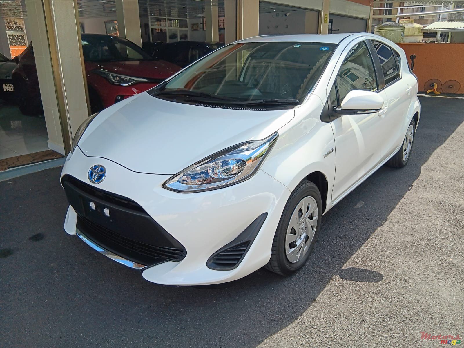 2020' Toyota Aqua photo #6