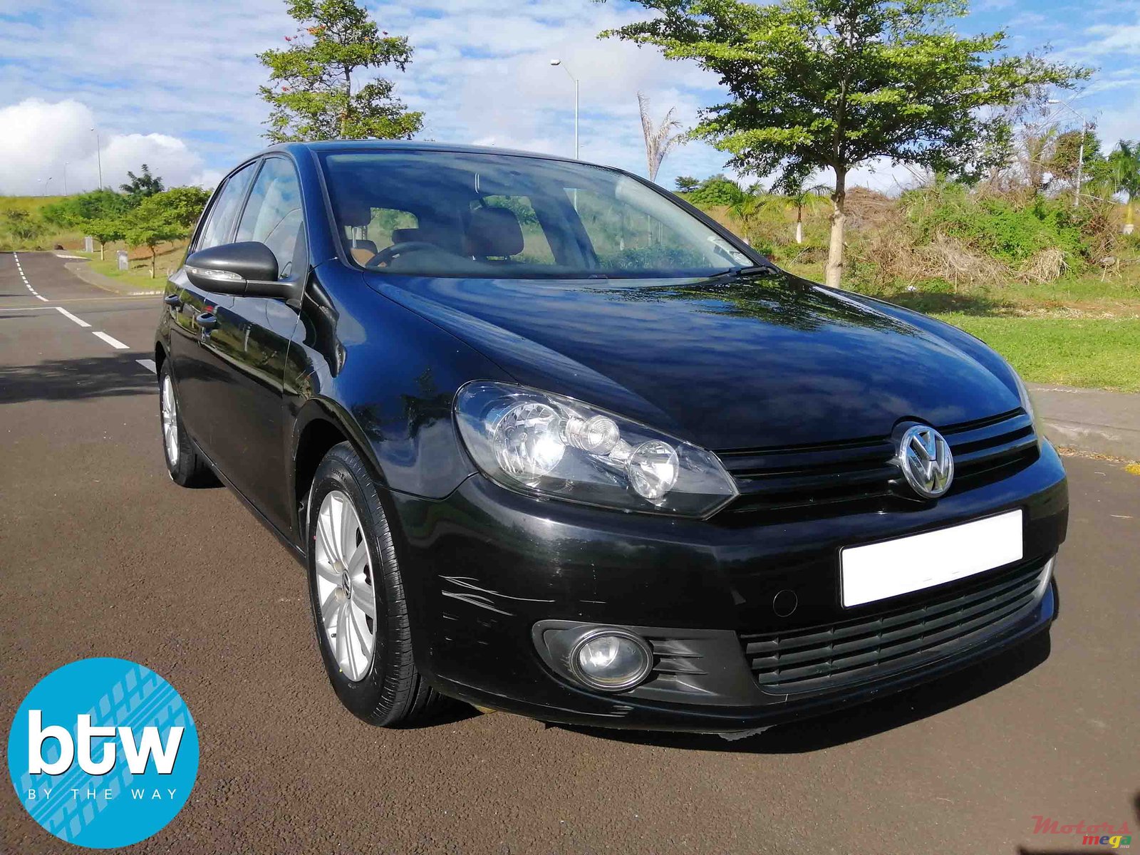 2011' Volkswagen Golf 1.6 Automatic photo #1