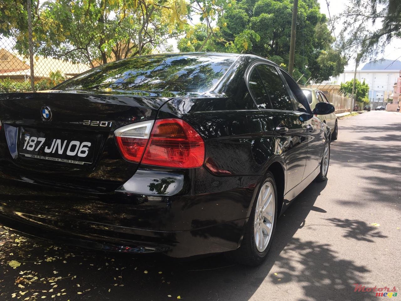 2006' BMW 3 Series photo #2