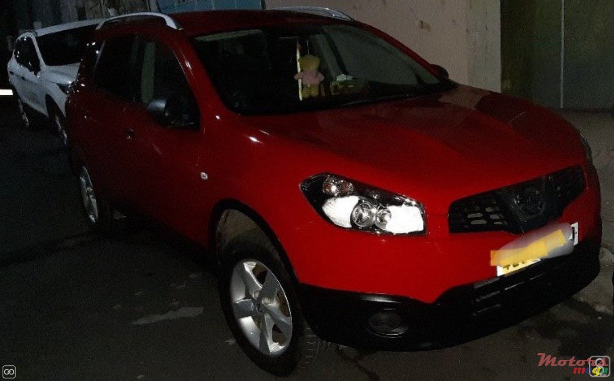 2010' Nissan Qashqai+2 original photo #1
