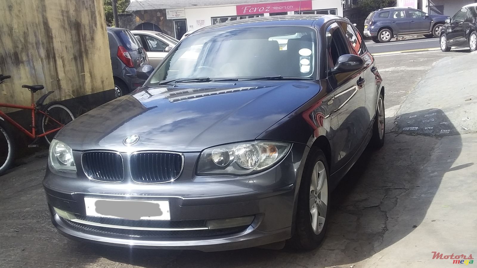 2008' BMW 1 Series 116i photo #1