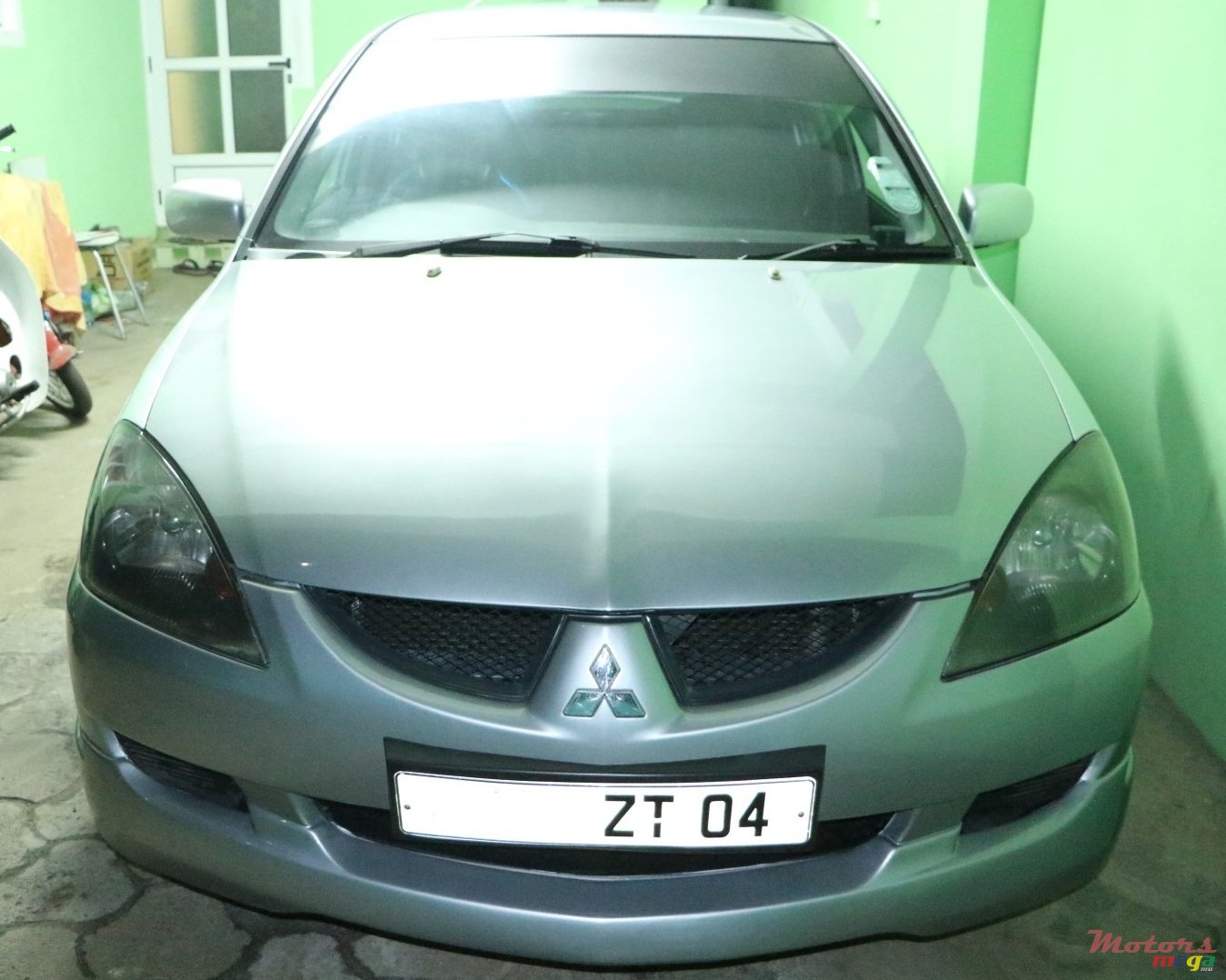 2004' Mitsubishi Lancer GLX photo #2