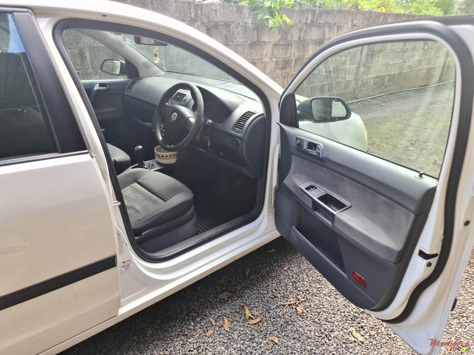 2010' Volkswagen Polo photo #5