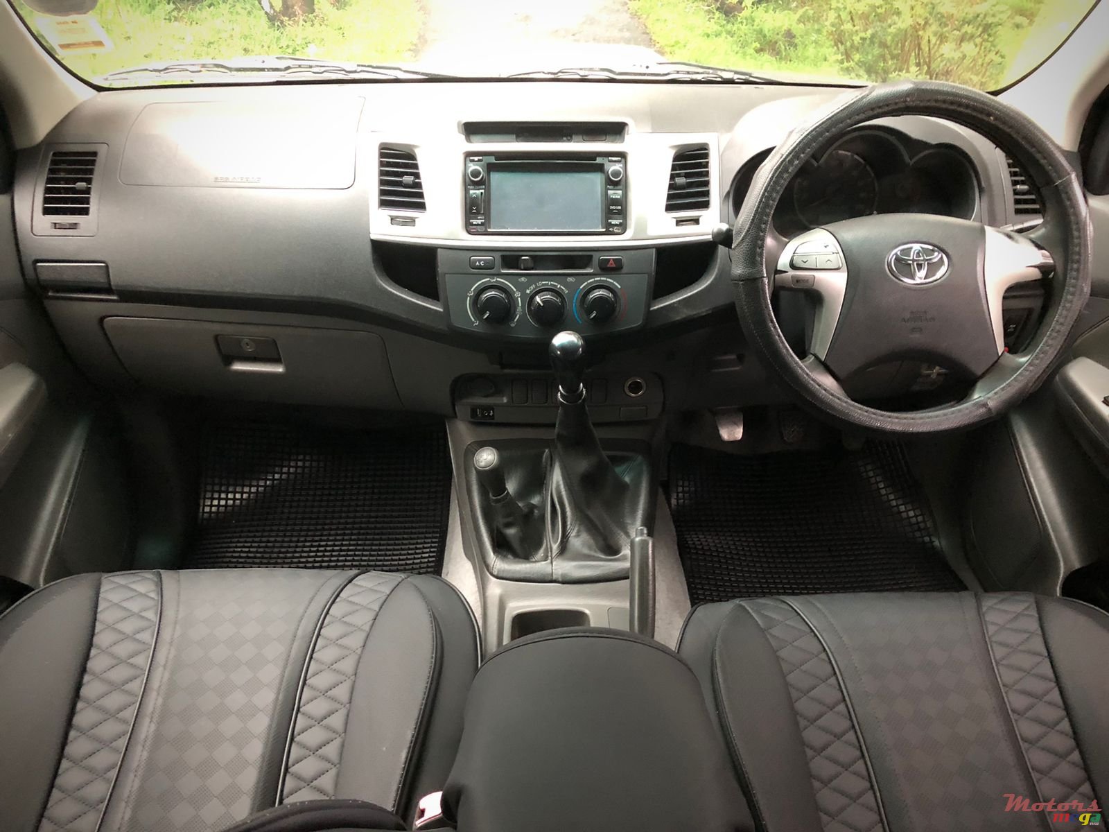 2011' Toyota Hilux 3.0 photo #7