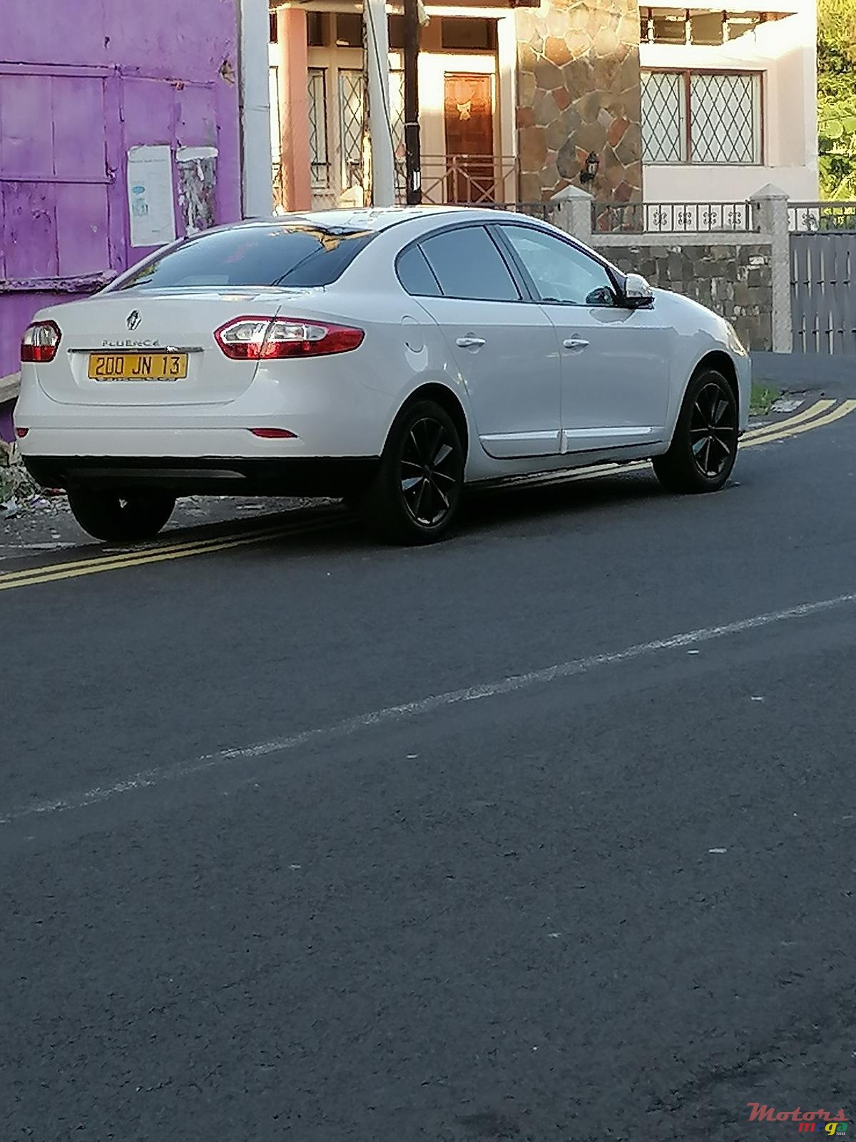 2013' Renault Fluence photo #5