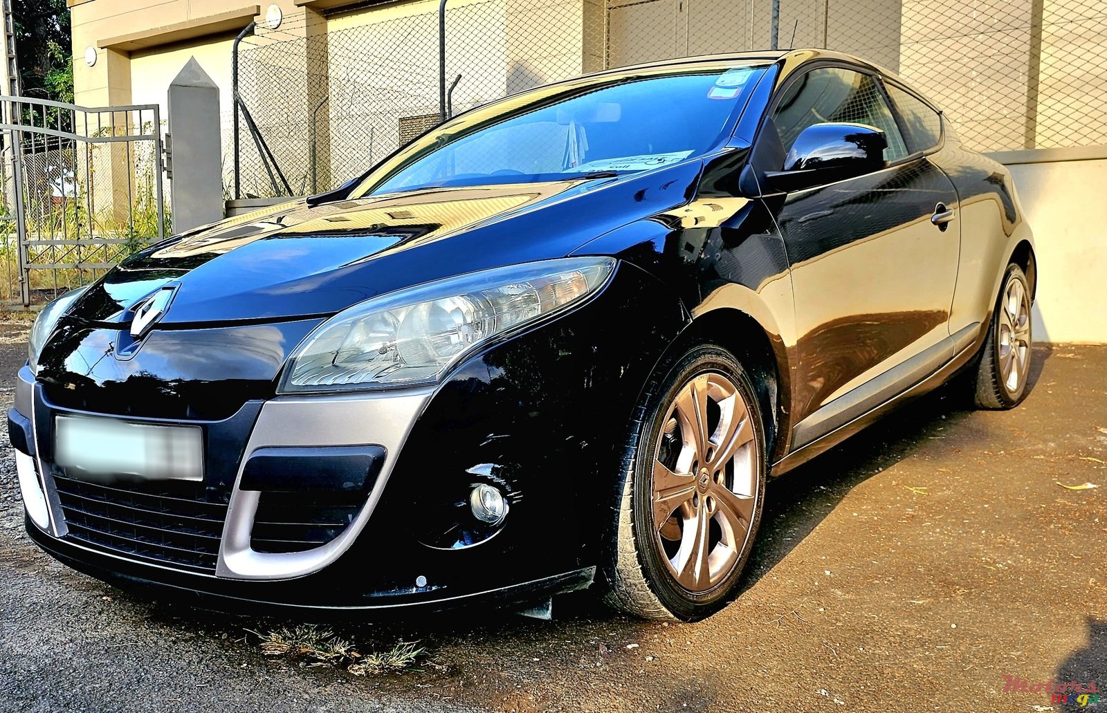 2013' Renault Megane Coupé 2 door photo #1