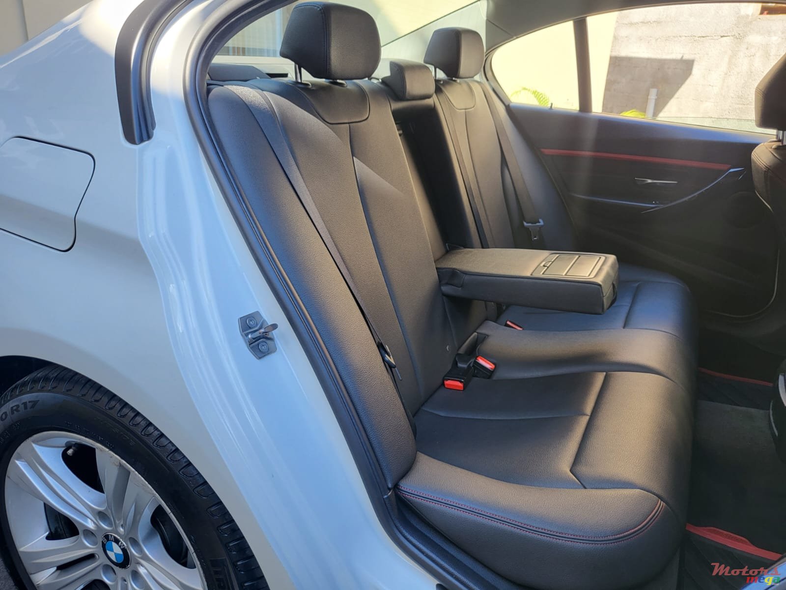 2015' BMW 3 Series photo #5