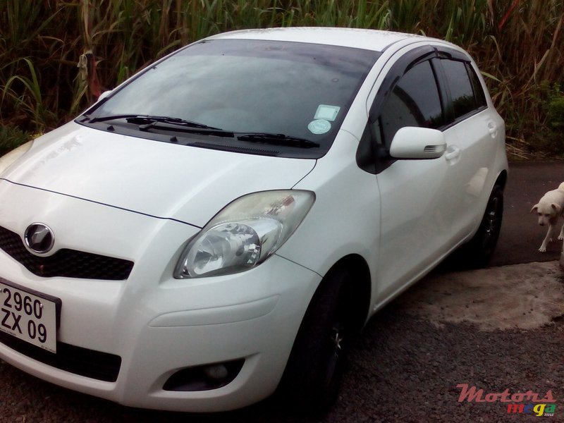 2009' Toyota Vitz photo #5