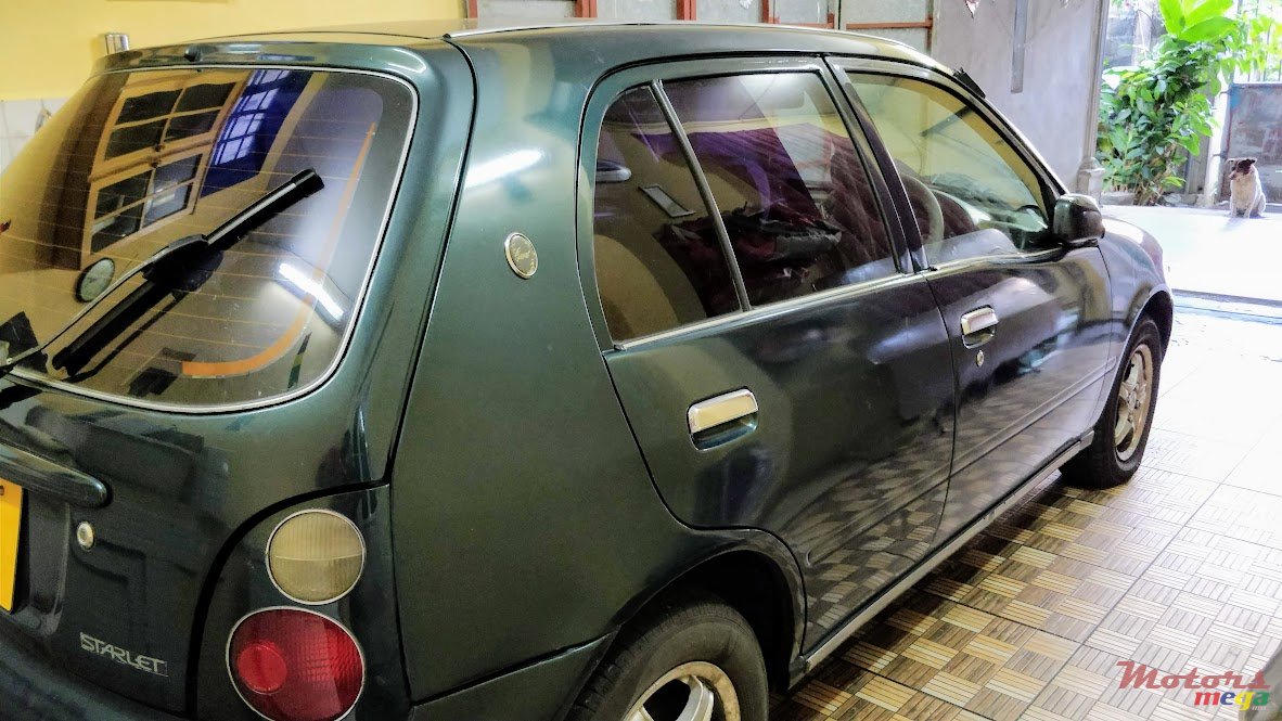 1997' Toyota Starlet Carat photo #1