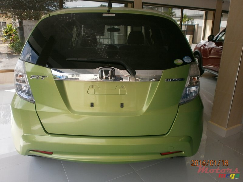 2013' Honda Fit hybrid photo #2