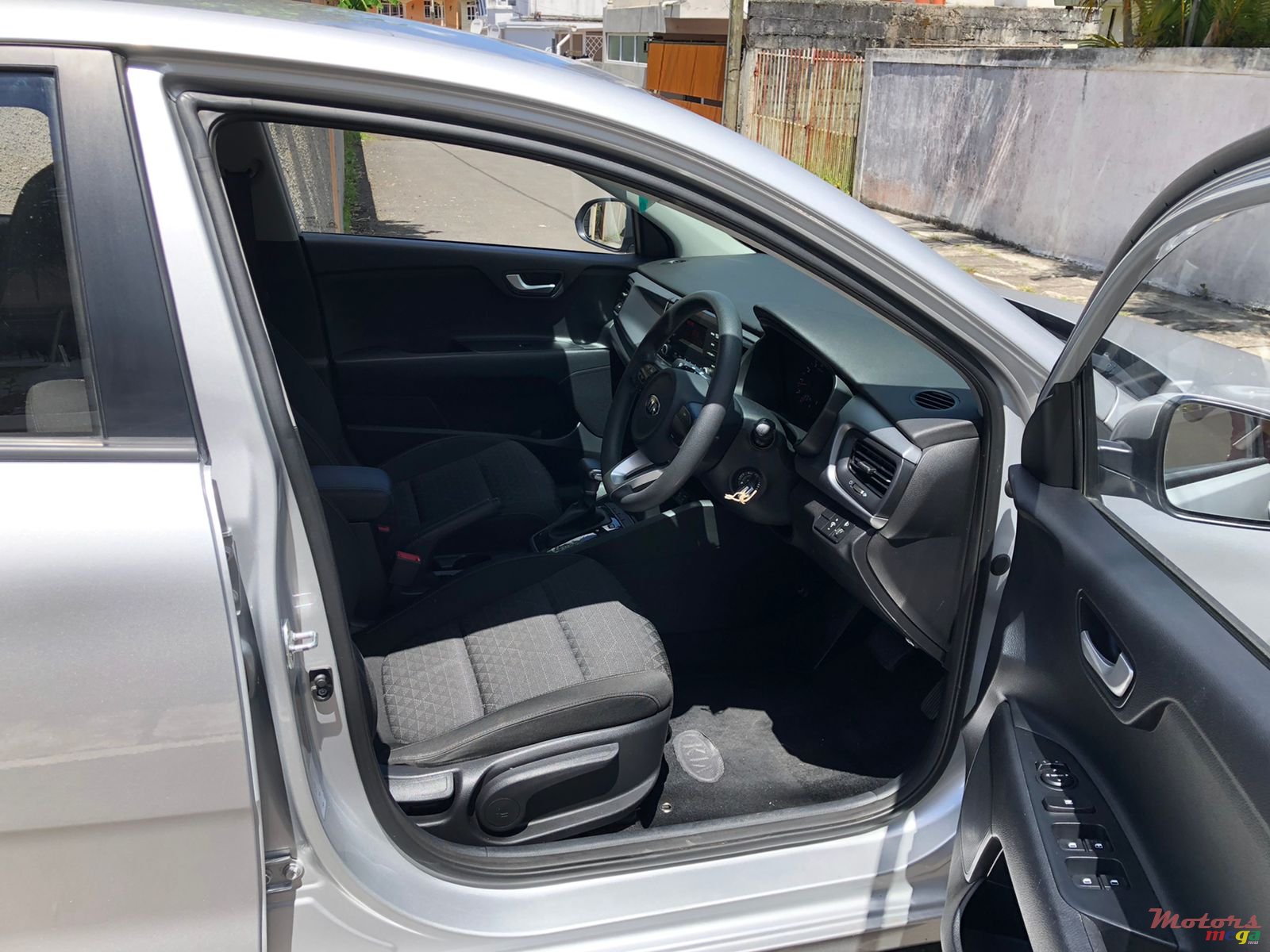 2019' Kia Rio photo #5