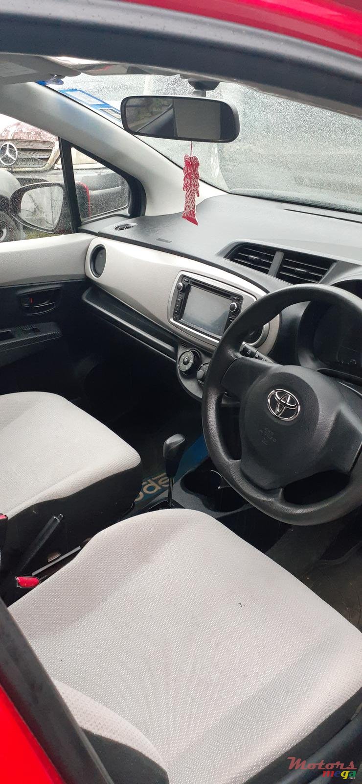 2011' Toyota Vitz photo #4