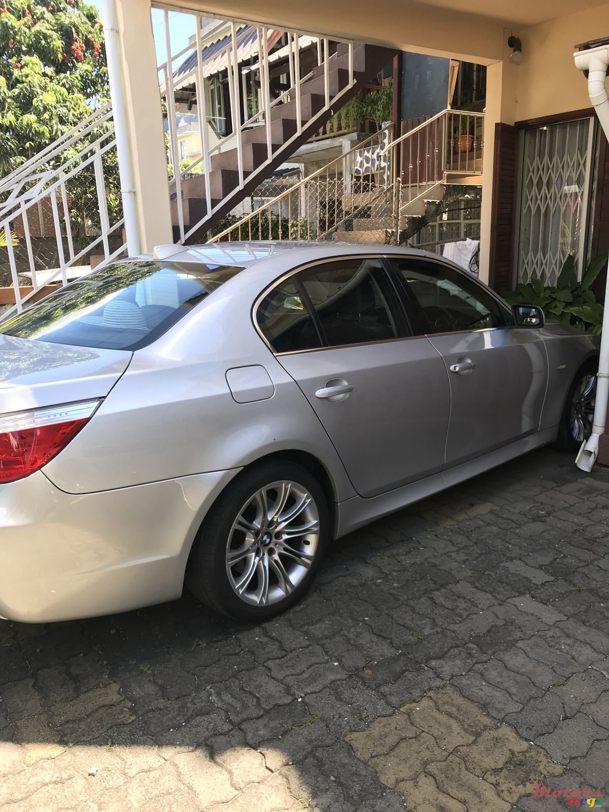 2005' BMW 520 photo #2