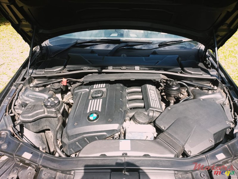 2010' BMW 3 Series Convertible E93 photo #7