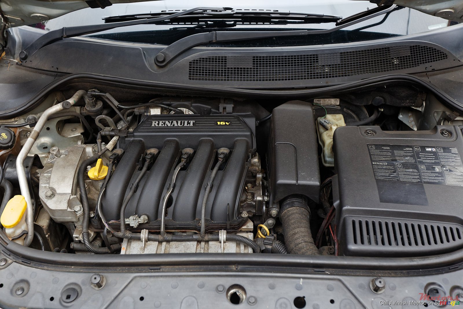 2004' Renault Megane photo #5