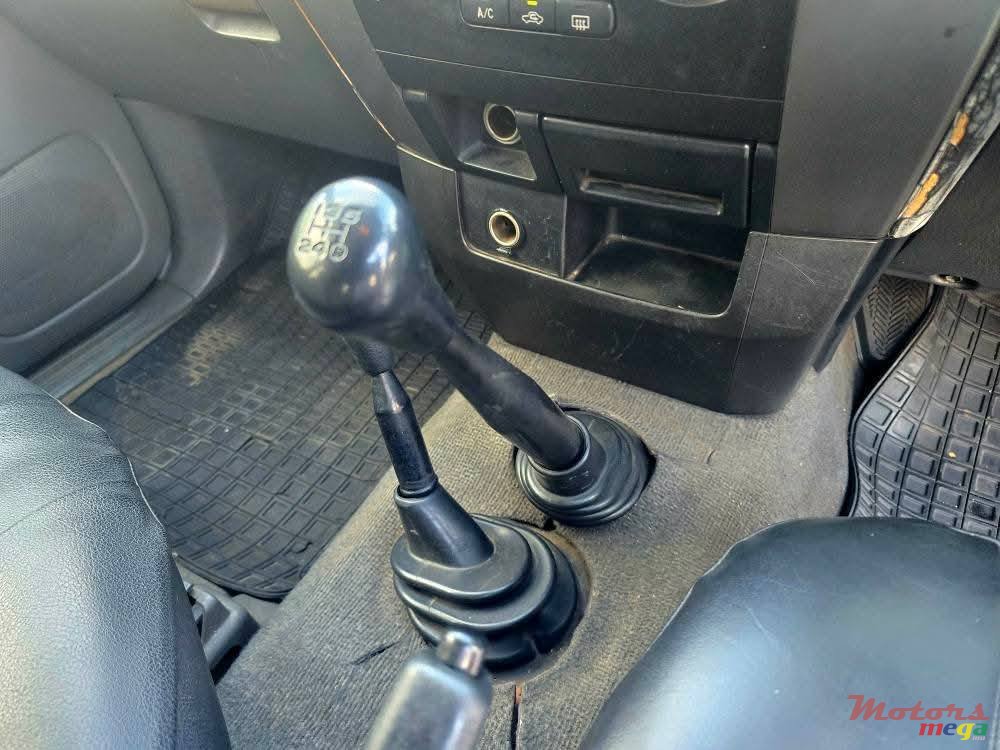 2003' Toyota Land Cruiser photo #7