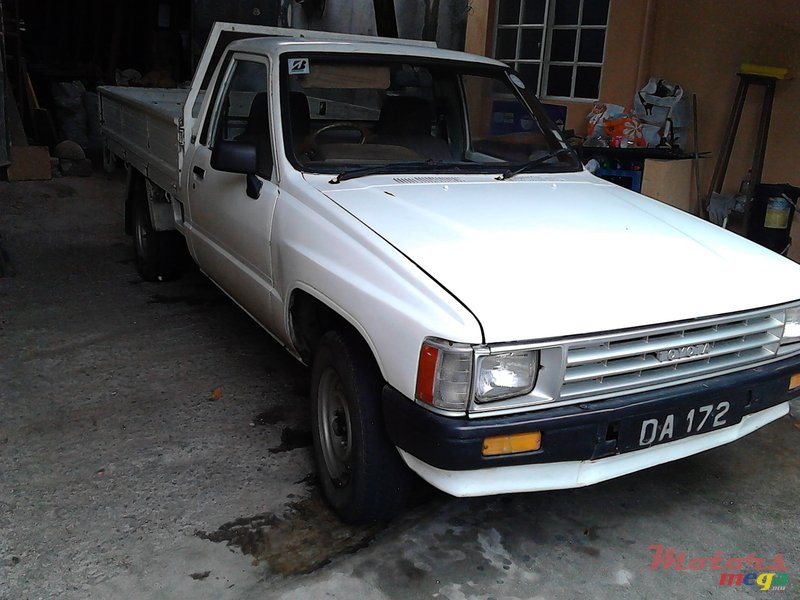 1990' Toyota Hilux photo #1