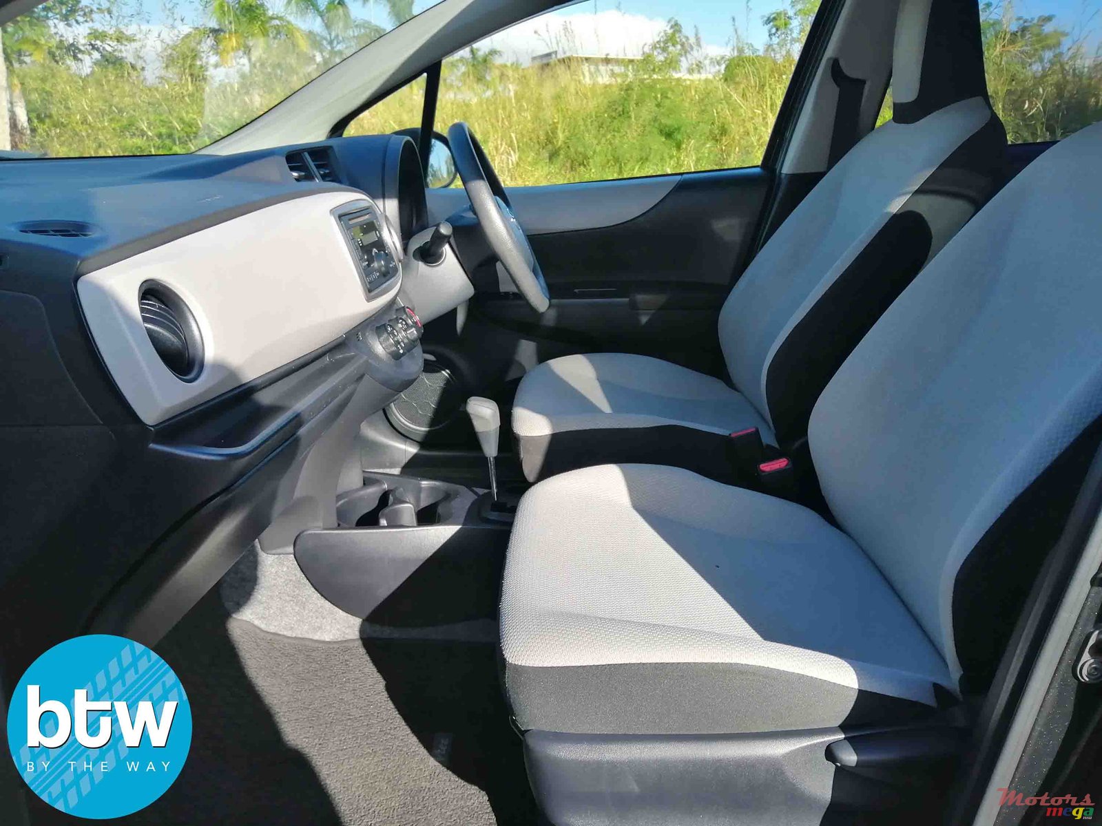 2014' Toyota Vitz photo #4