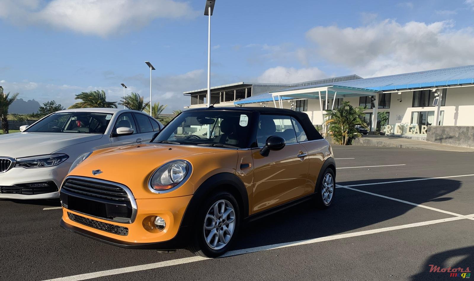 2016' MINI Cooper Cabriolet photo #1