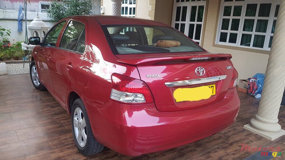 2007' Toyota Yaris Sedan photo #2