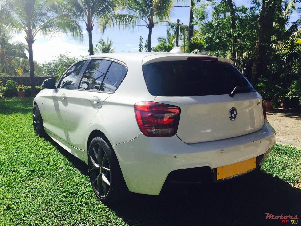 2011' BMW 1 Series photo #2