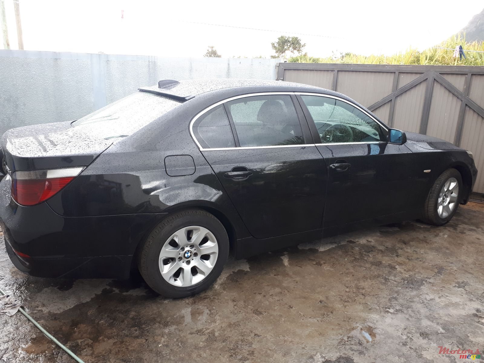 2004' BMW 525 525d photo #3