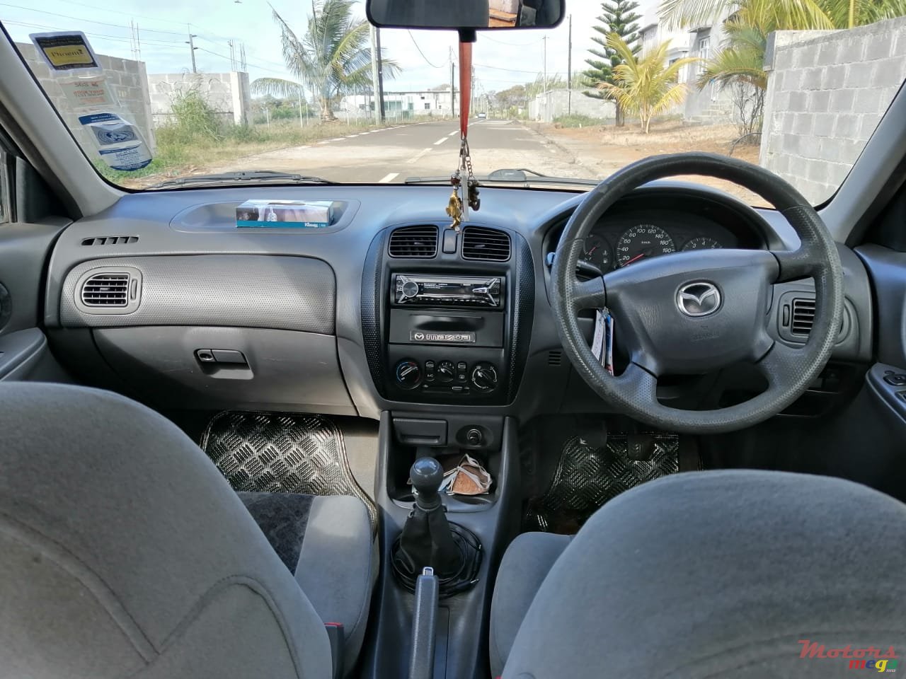 2001' Mazda 323 photo #5